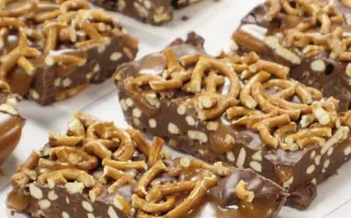 No Bake Caramel Pretzel Crack Bars Recipe