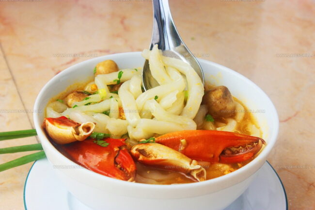 Crab Tapioca Noodle Soup (Banh Canh Cua)