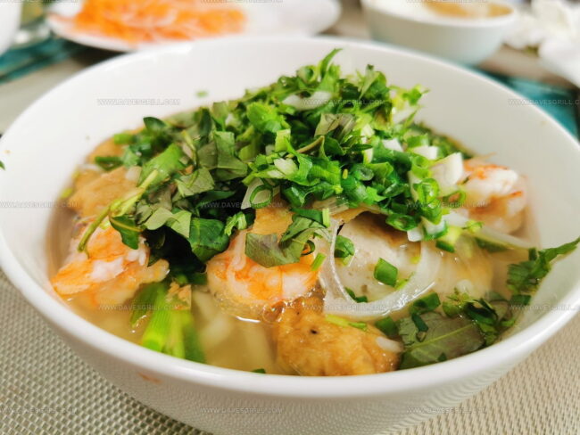 Vietnamese Thick Noodle Soup (Banh Canh)