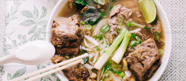 Northern Vietnamese Beef Pho (Pho Bo Tai Chin)